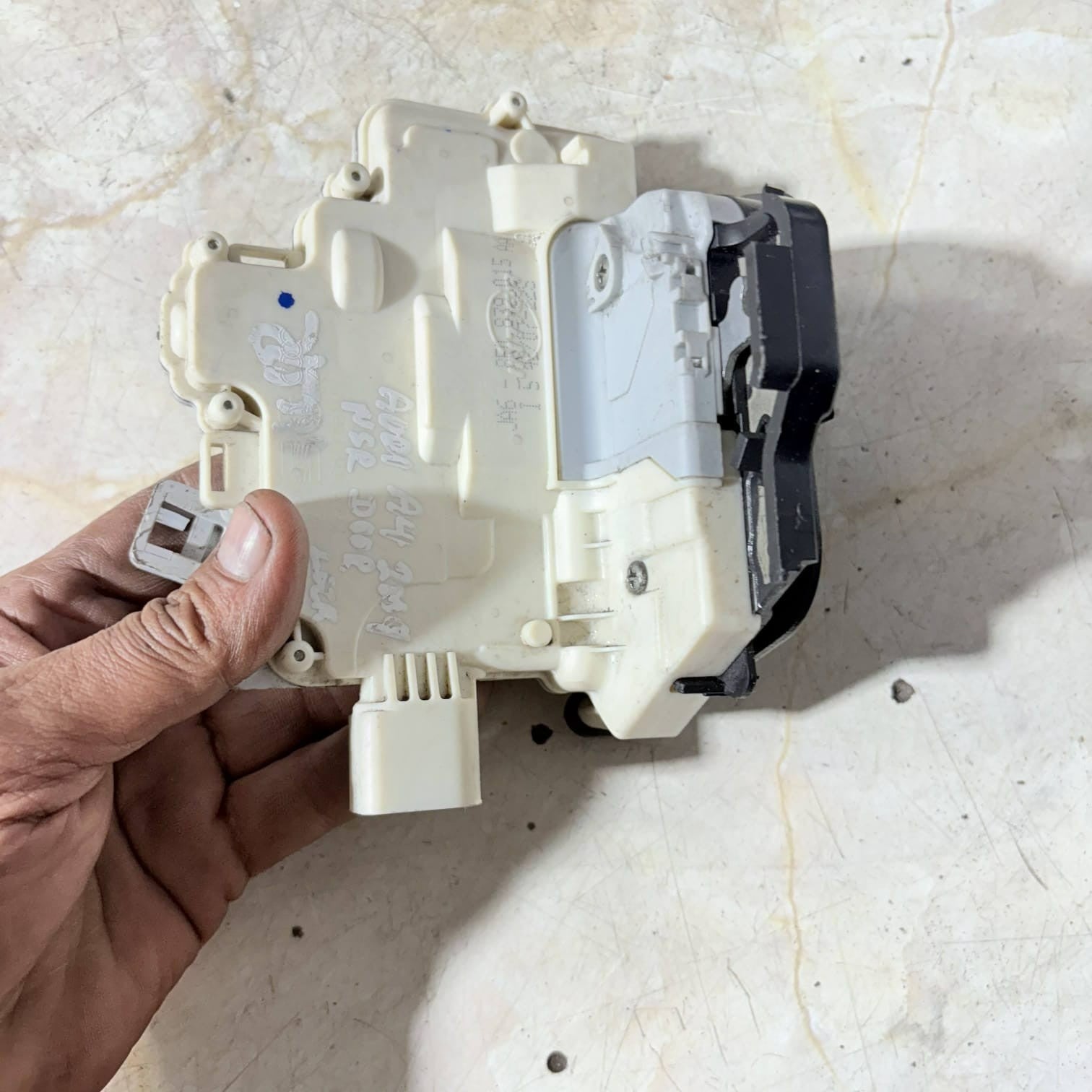 PASSENGER REAR DOORLOCK ACTUATOR MECHANISM FOR AUDI A3 A4 A6 JA6-8E0839015AA NSR