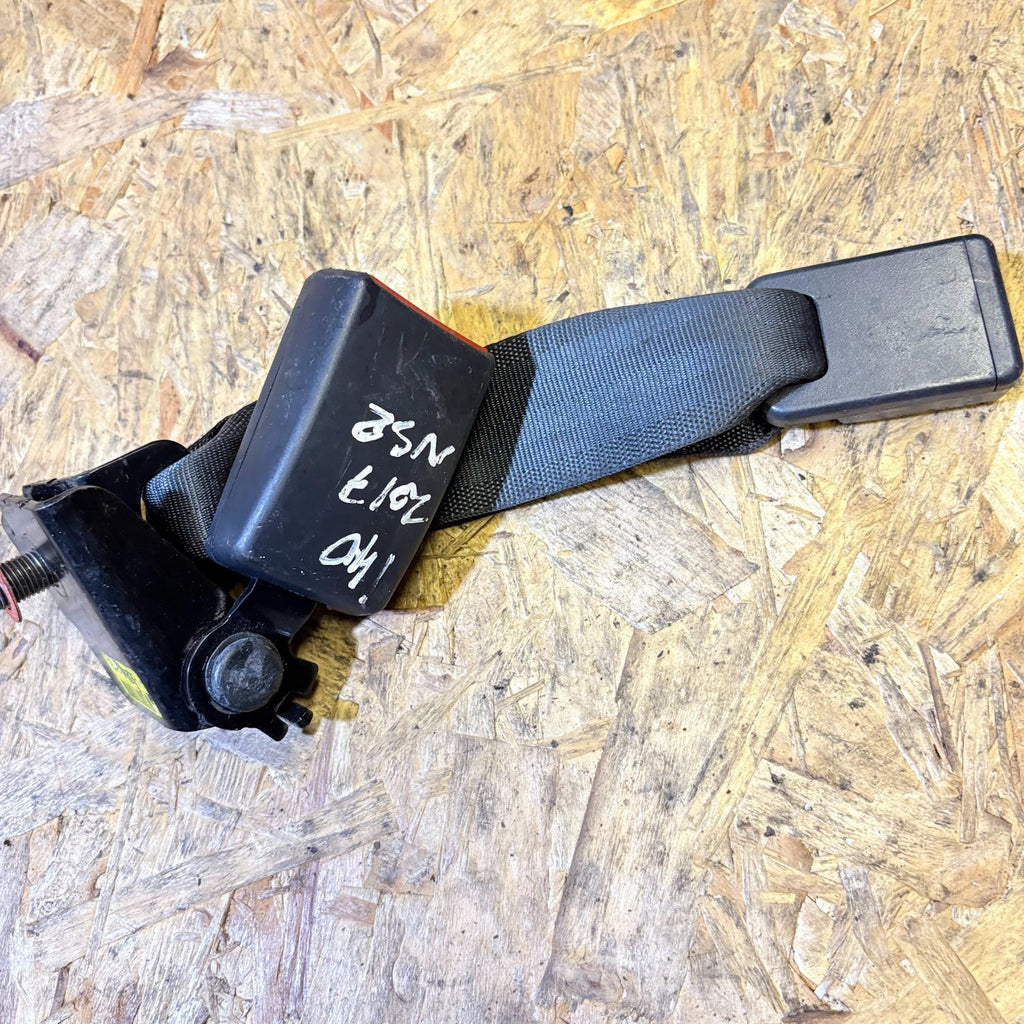 2014-2017 HYUNDAI i40 PASSENGER REAR LEFT SIDE SEAT BELT BUCKLE
