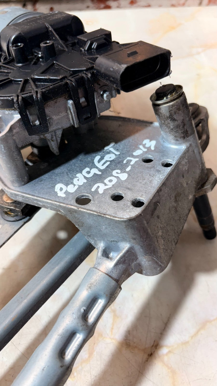 2013 PEUGEOT 208 Front Wiper Motor 0 390 241 578