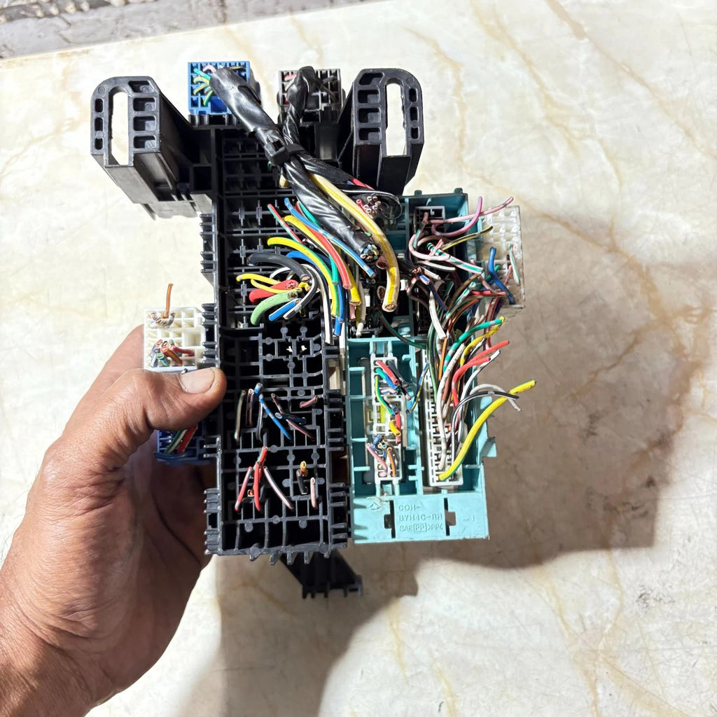 Suzuki Grand Vitara1998-2003 Under Dashboard Fuse box