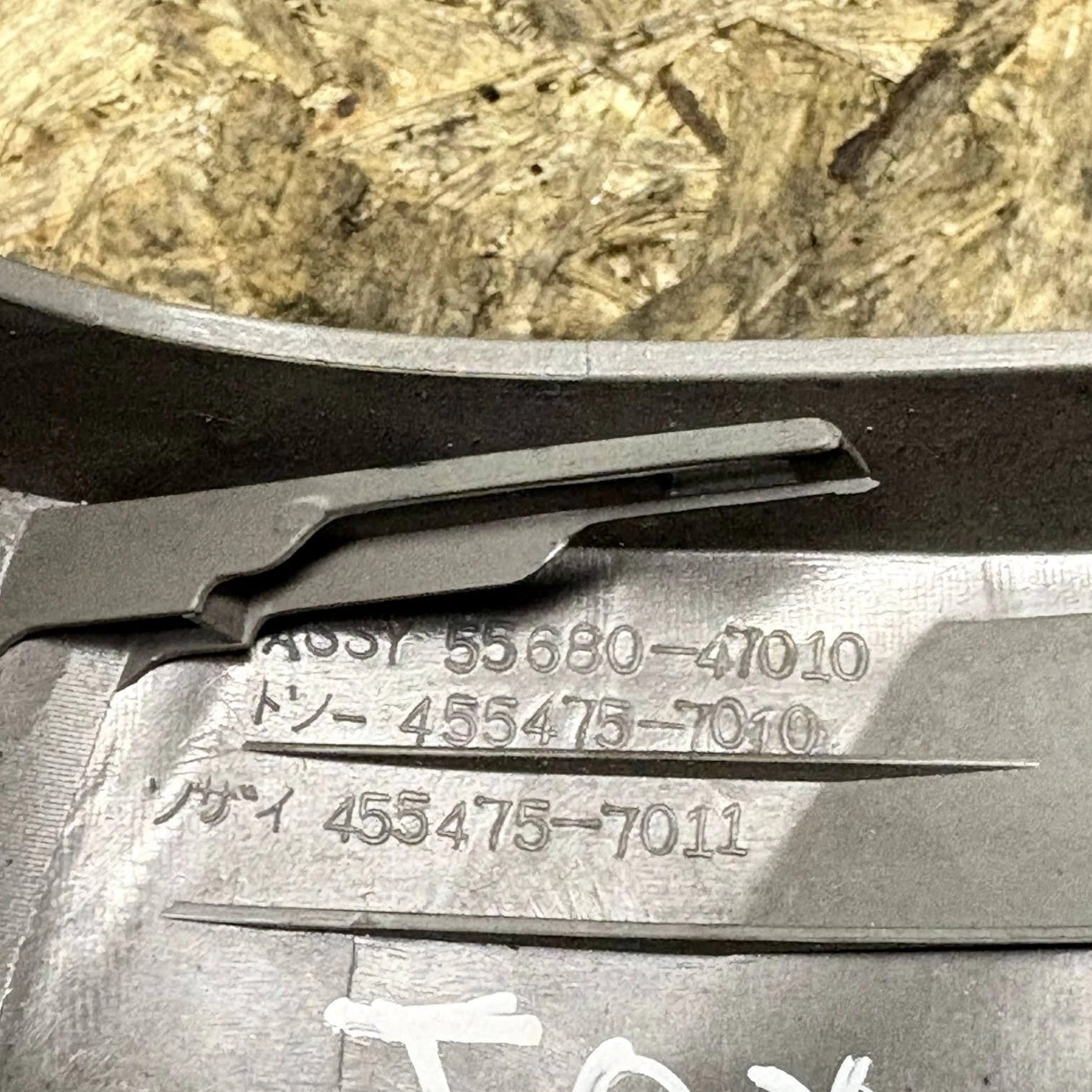 Toyota Prius Right hand Side panel air vent cover 55680-47010