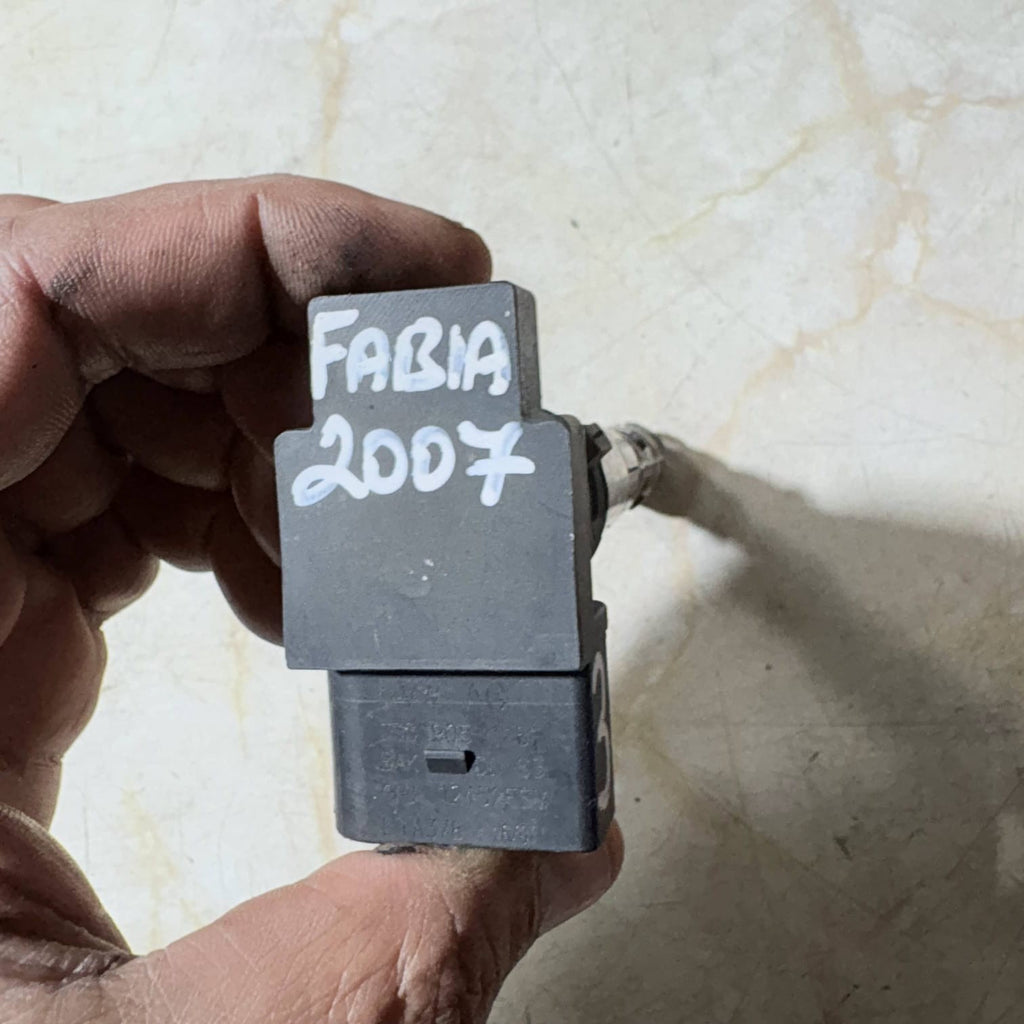BOSCH Ignition Coil fits SKODA Fabia Fox Ibiza 1.2 03D905115F 03D905715A 2007