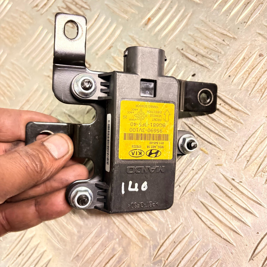 HYUNDAI I40 YAW RATE SPEED SENSOR 95690-3V100 2015