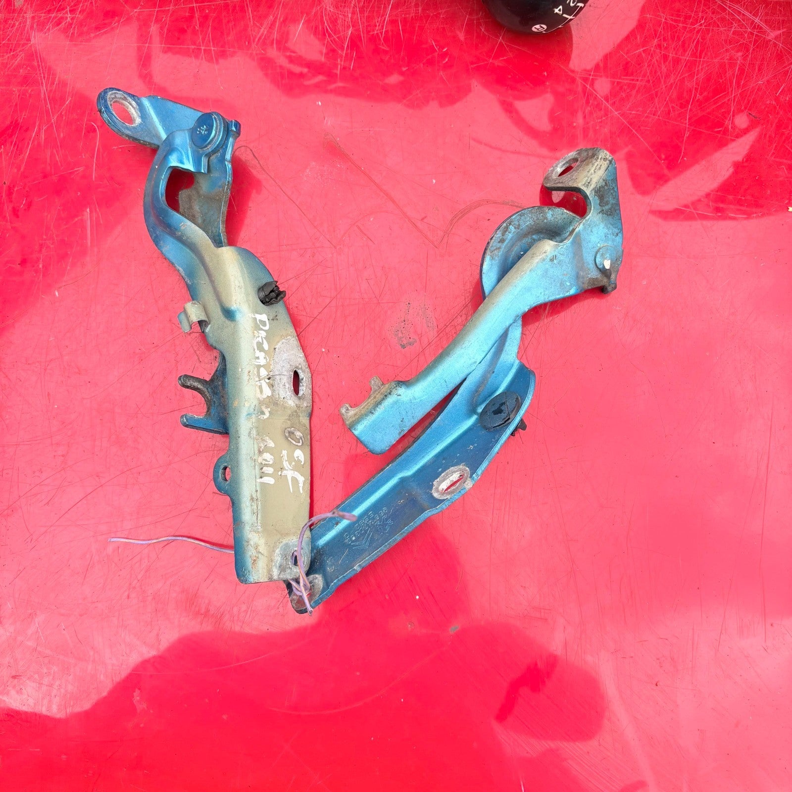 2007-2013 CITROEN C3 PICASSO BONNET HINGES (PAIR) IN BLUE 9681470380