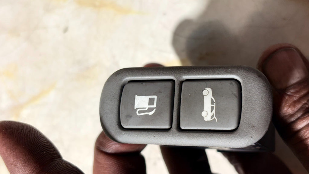 Kia Sorento Mk1 2002-2009 Tailgate Boot & Fuel Gas Flap Release Switch 935503E02