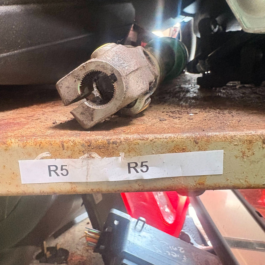 BMW 6 SERIES E63 E64 2003-10 LOWER STEERING COLUMN COUPLING SHAFT 220-105 4524C