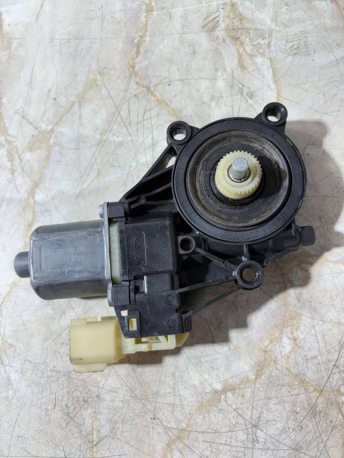 Ford Fiesta Mk7 3-Door 2008-2017 Driver Side OSF Window Regulator Motor 8A611455