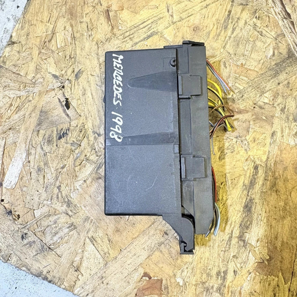 MERCEDES C CLASS 1998 W202 LIGHT CONTROL ECU 2025420532