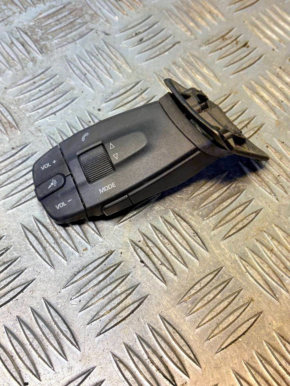 SKODA FABIA MK2 ROOMSTER SEAT IBIZA RADIO AUDIO CONTROL STALK SWITCH 5J0959849