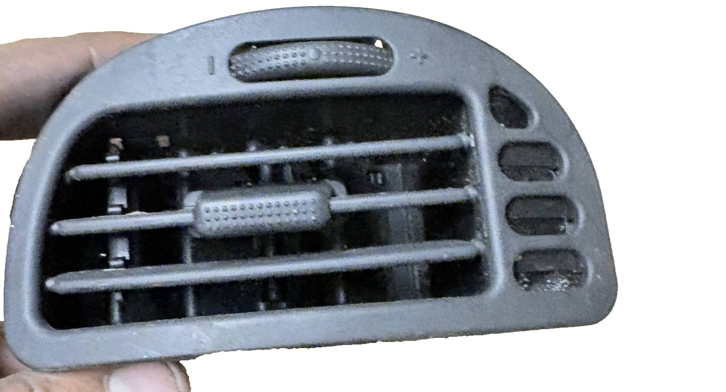 Citroen Saxo Dash Air Vent Left NS Passenger 1996-2003 9634834677 9617705677