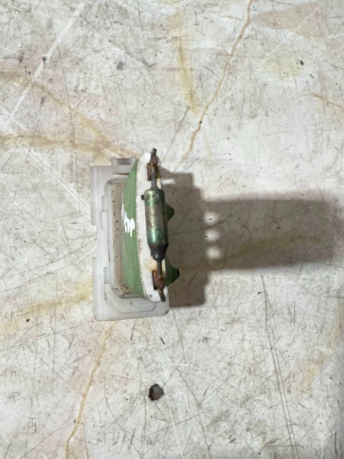 VOLKSWAGEN Golf 5 generation 2009 Blower fan relay/Resistor Blue Motion