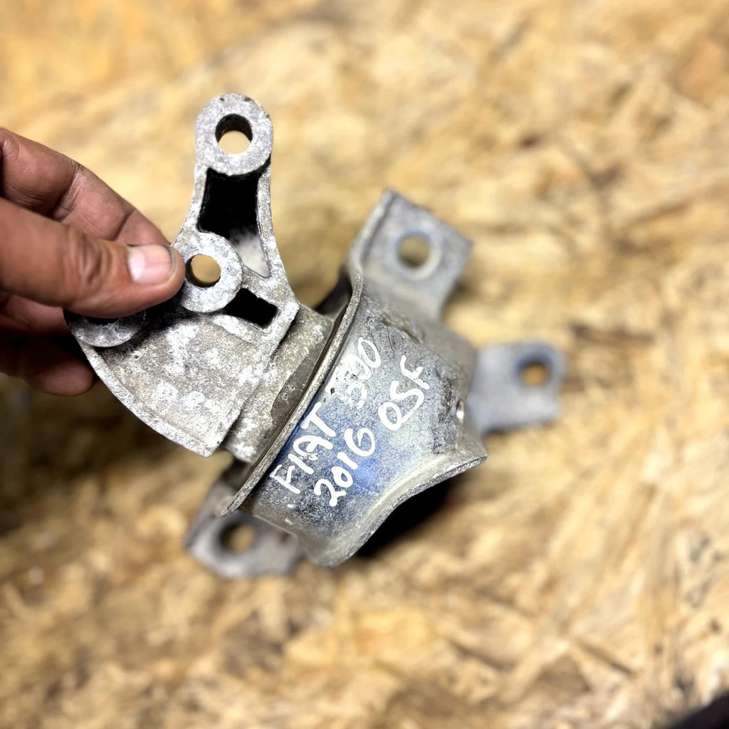 FIAT 500 312 1.2 Engine Mount Bracket 1.2 Petrol 51kw 2016 O/S/F
