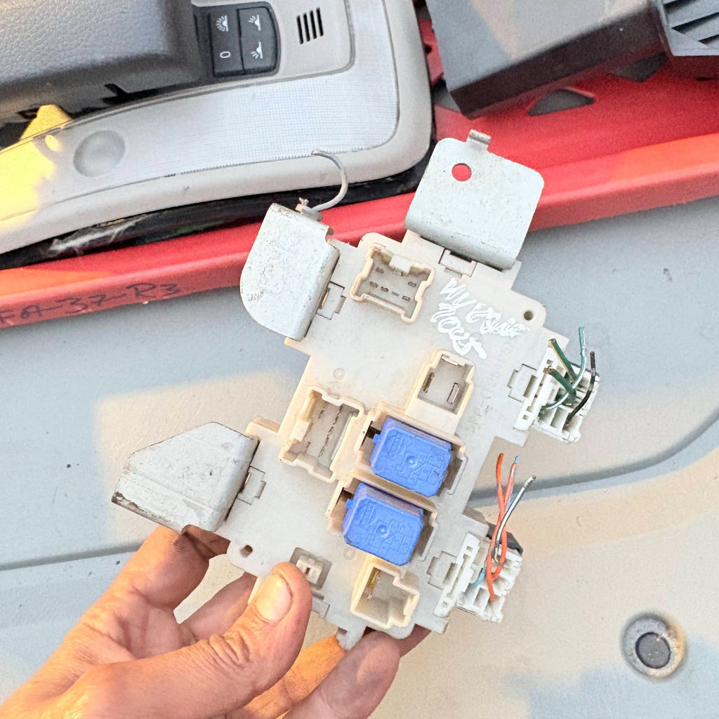 2003-2007 Nissan Murano Under Dash Fuse Box Relay Junction Block Unit