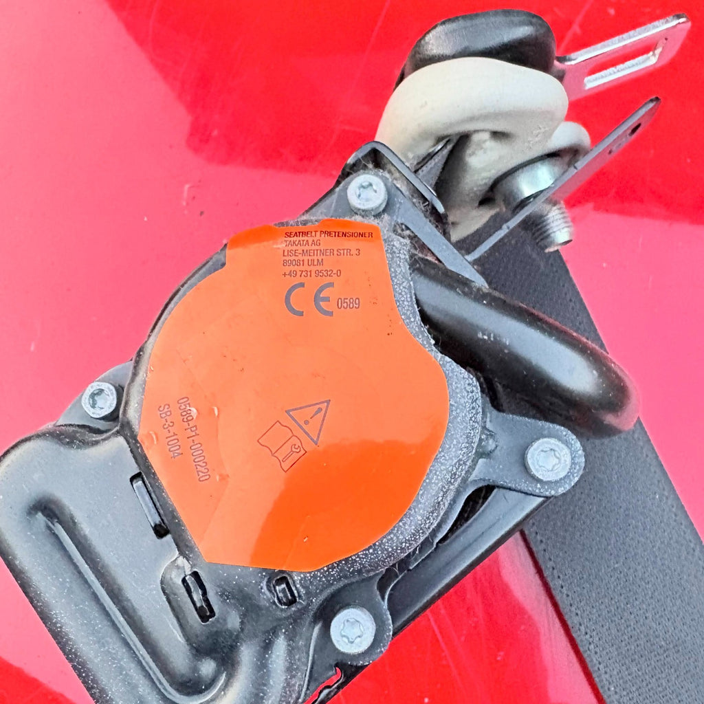 Nissan Navara 2015-Seatbelt