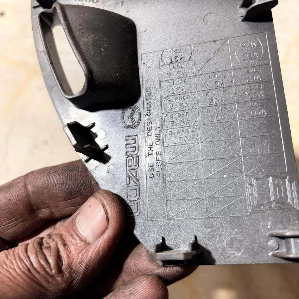 Mazda 2 DE 1.4CD 50kW Diesel Interior Fuse box cover D65155551