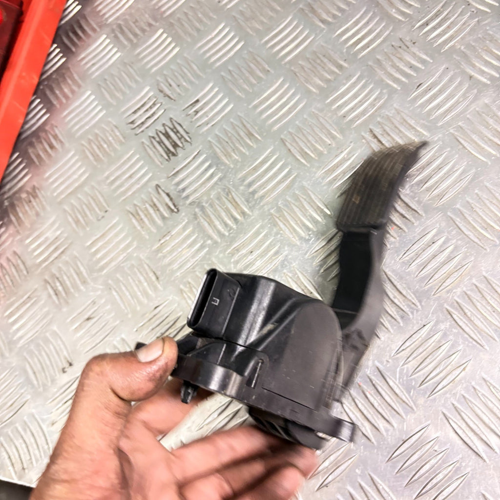 2008 MERCEDES SPRINTER 906 ACCELERATOR THROTTLE PEDAL F00C 3E2430