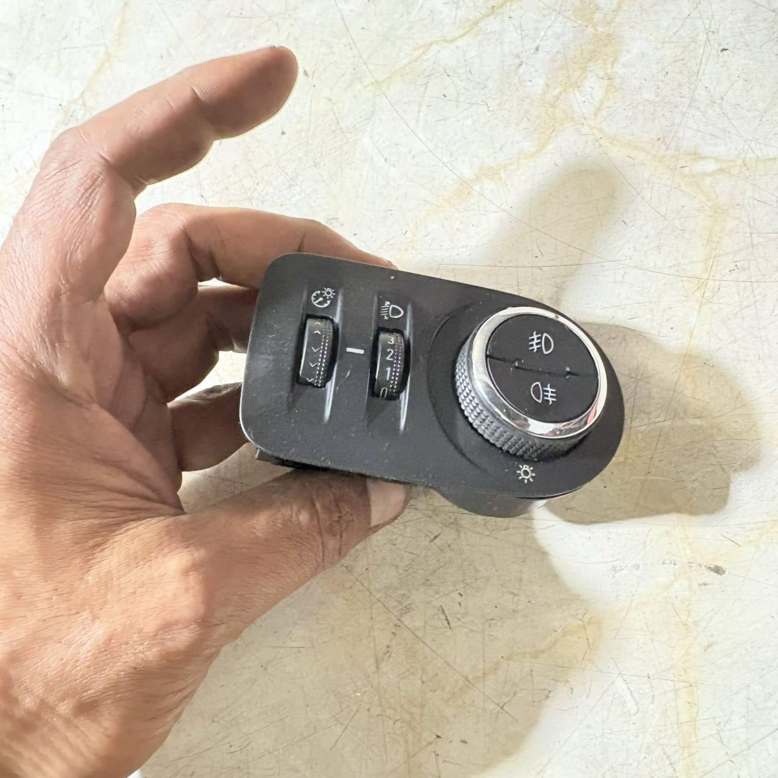 Vauxhall Corsa D Headlight SwitchControls Fog Light Switch Control 13310335 2012