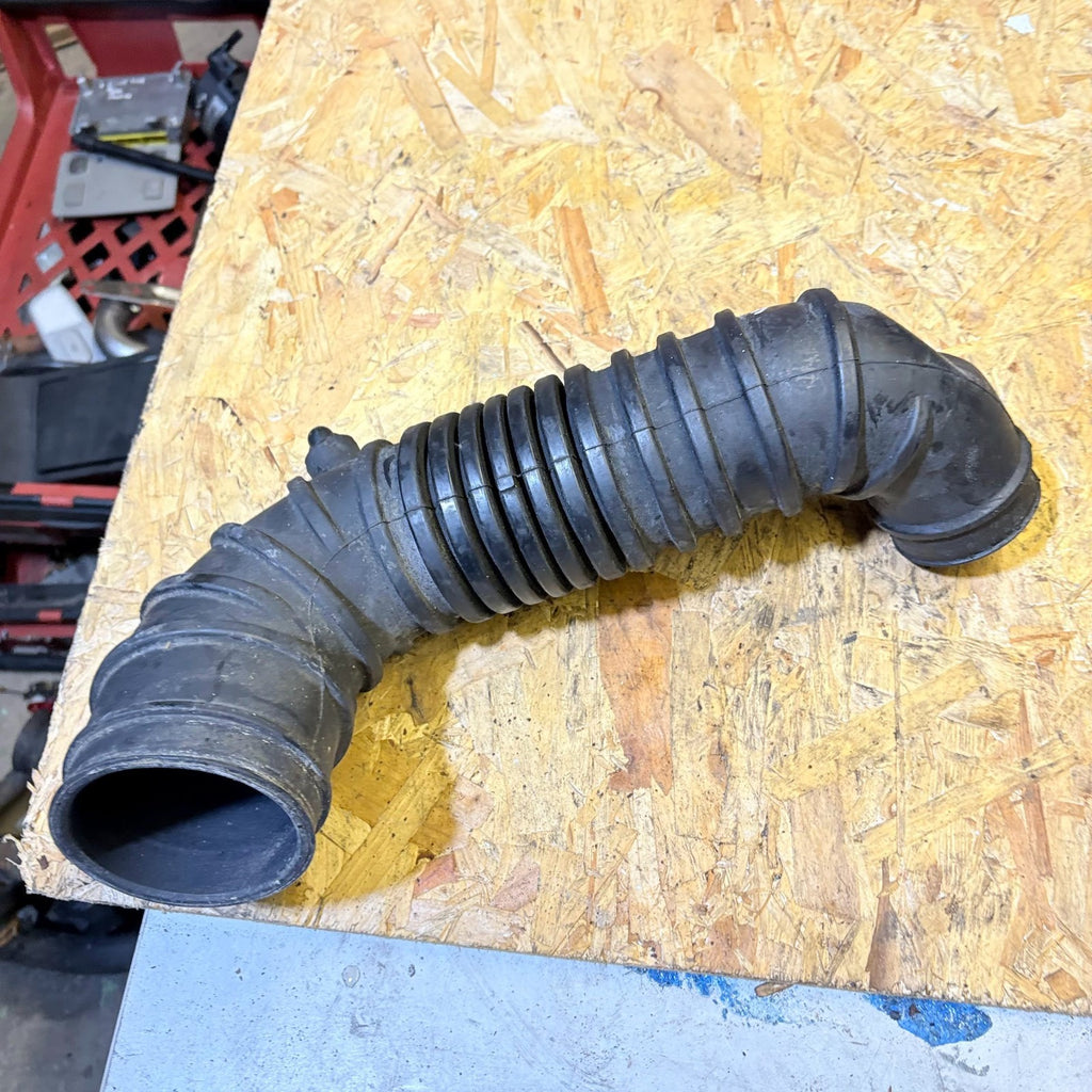 Mitsubishi Shogun 2001 AIR INTAKE PIPE HOSE