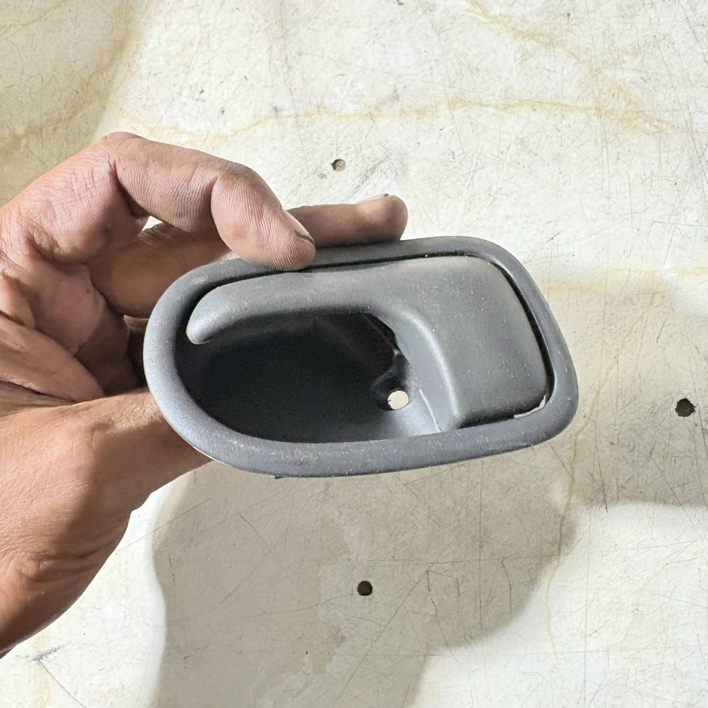 TOYOTA COROLLA Passenger Rear SIDE DOOR HANDLE 2001 69207-12020