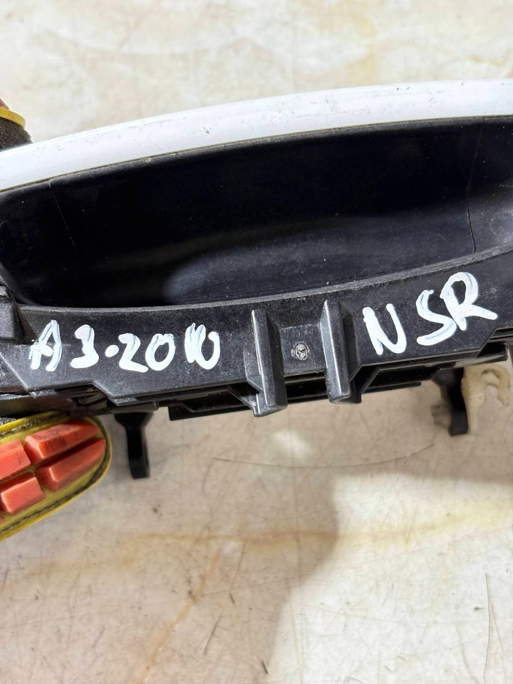 Audi A3 2010 door exterior handle Passenger Side Rear 4BQ839885