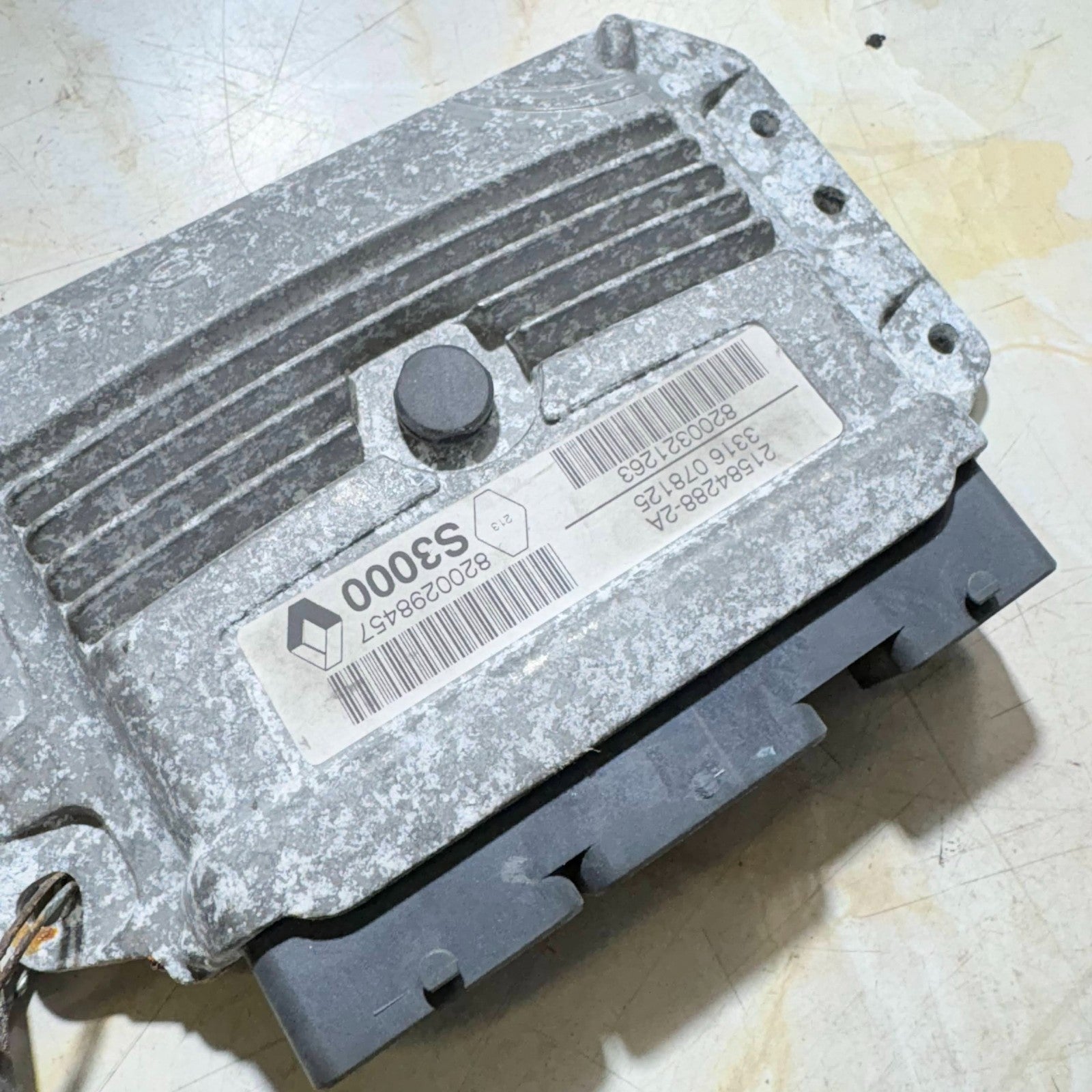 2008 RENAULT MEGANE ENGINE CONTROL UNIT MODULE 21584288-2A