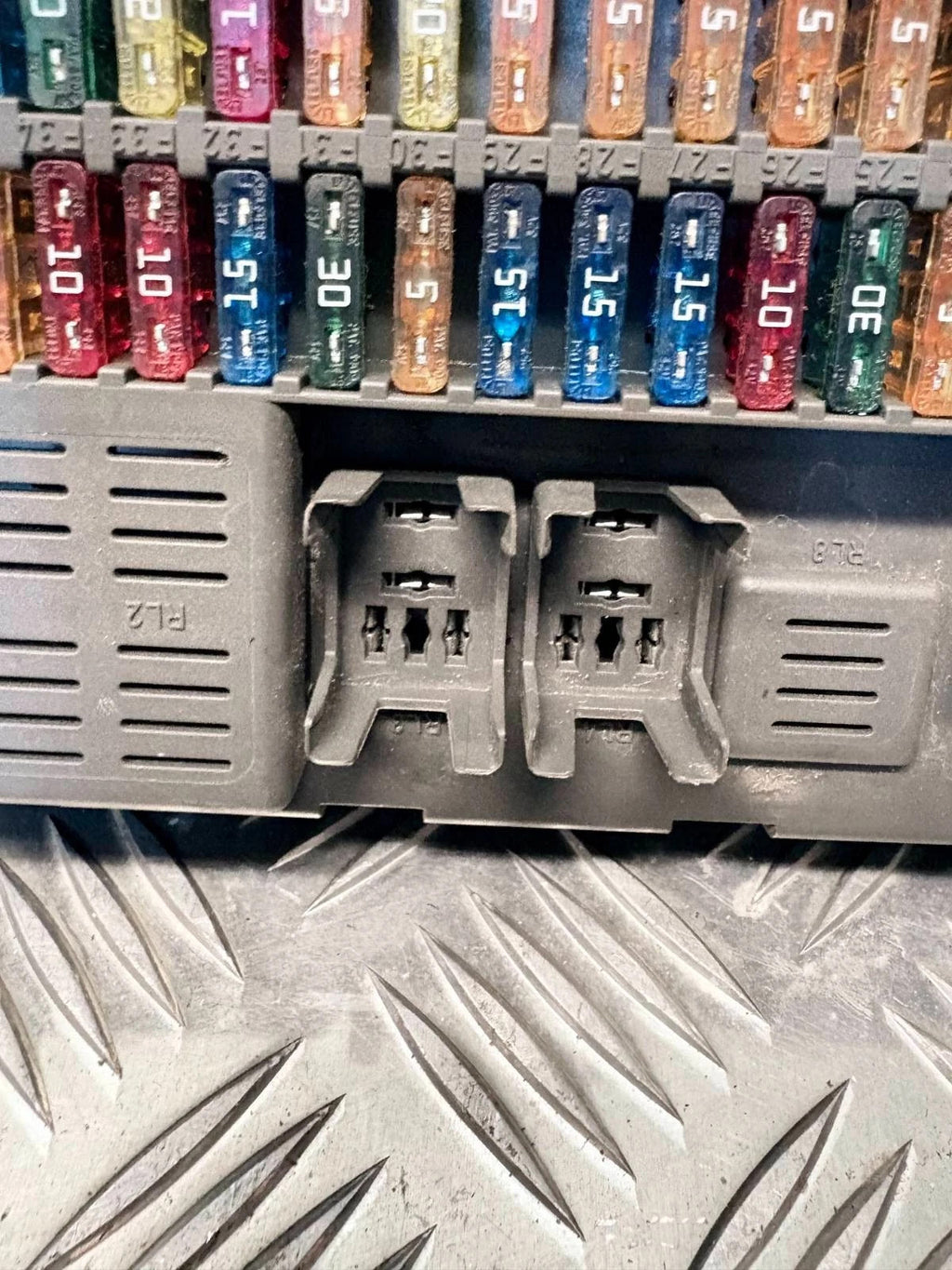 MINI FUSE BOX 16V (66KW) BER. 3P/B/1598CC. 518030713 ES 2001-2006