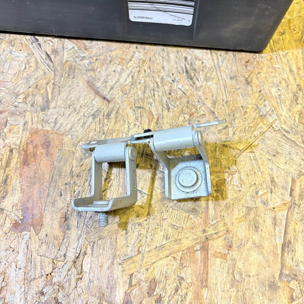 Renault Clio 2012 Tailgate Hinge Pair Offside Rear Right Side