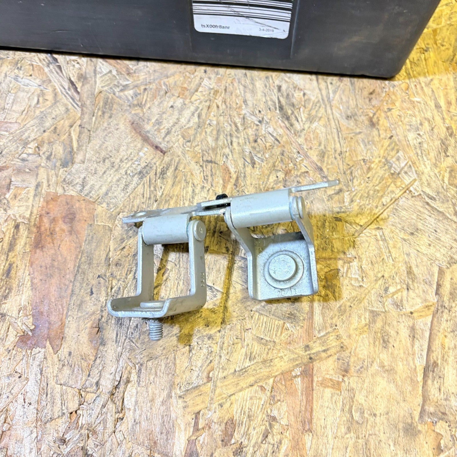 Renault Clio 2012 Tailgate Hinge Pair Offside Rear Right Side