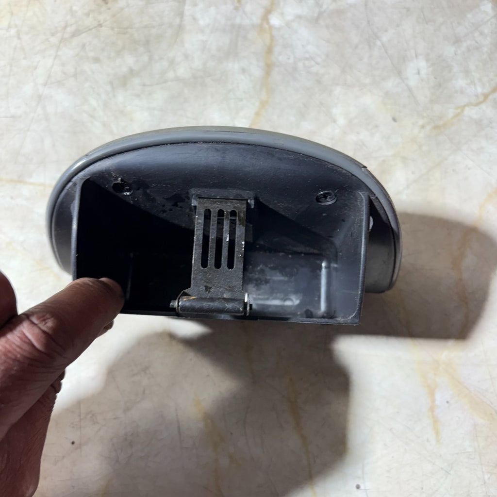 2001-2006 Hyundai Santa Fe Rear Center Console Ash Tray Ashtray Assembly
