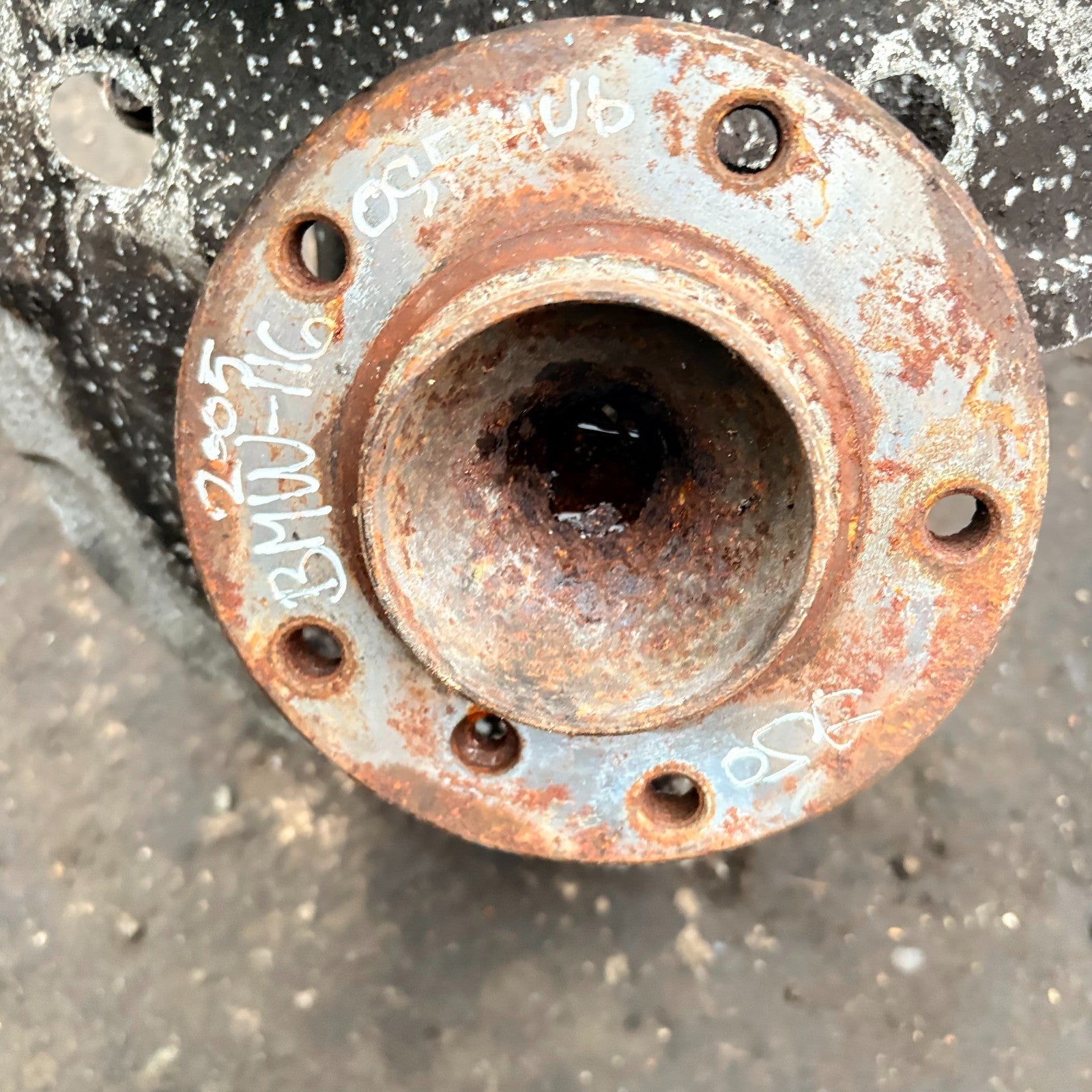 BMW 2005 DRIVER SIDE FRONT HUB WHEEL BEARING