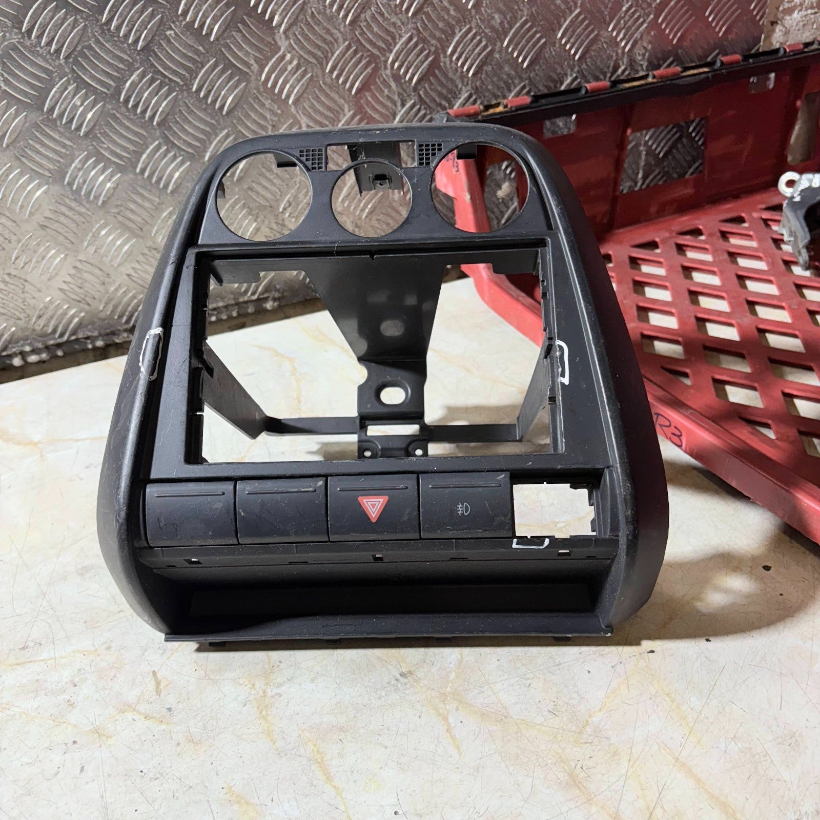 Volkswagen Fox 2006 Radio GPS head unit trim and Button