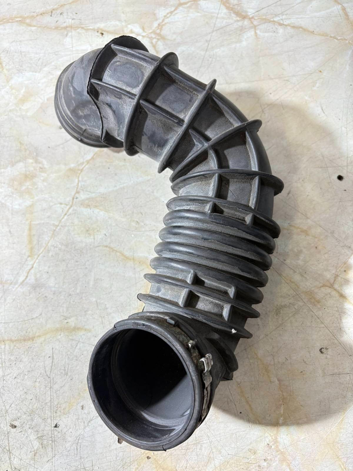 FORD FOCUS MK1 (98-04) INTAKE AIR BOX TO THROTTLE BODY HOSE PIPE A 1.6 PETROL