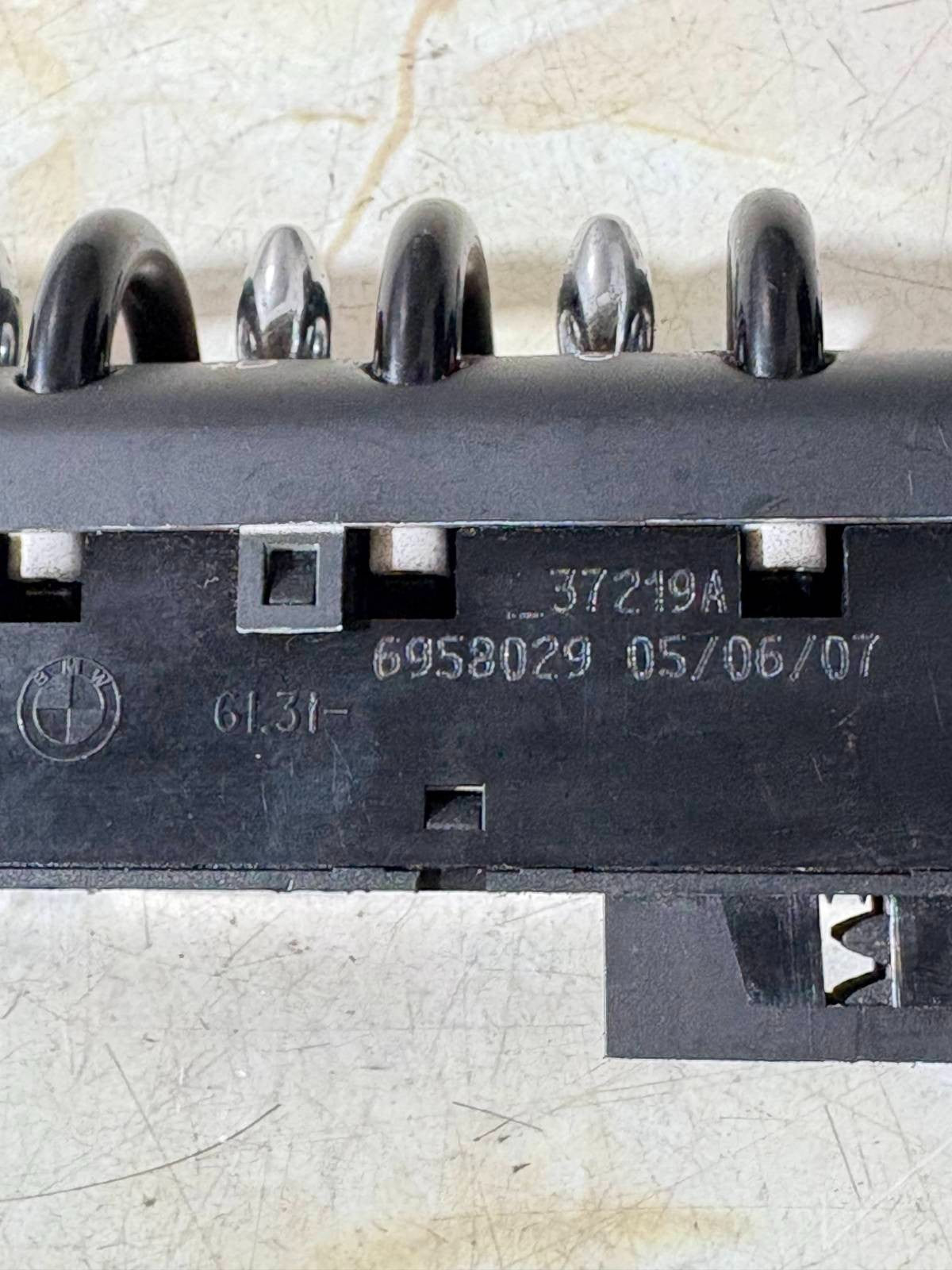 BMW MINI COOPER R50 2005 WINDOW FOG LIGHT DOOR LOCK SWITCH ASSEMBLY 6958029