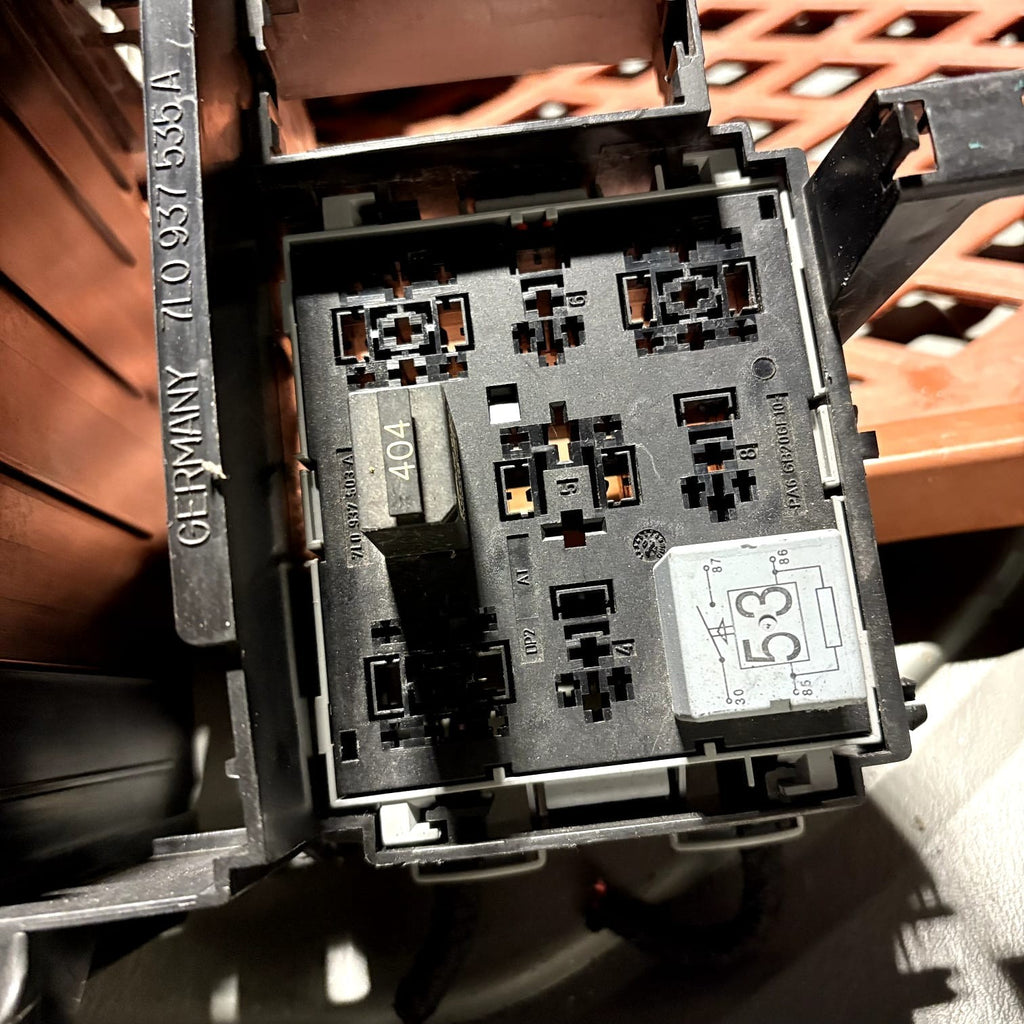 Porsche Cayenne 955 03-06 RHD Fuse Box Relay Bracket 7L0937535A