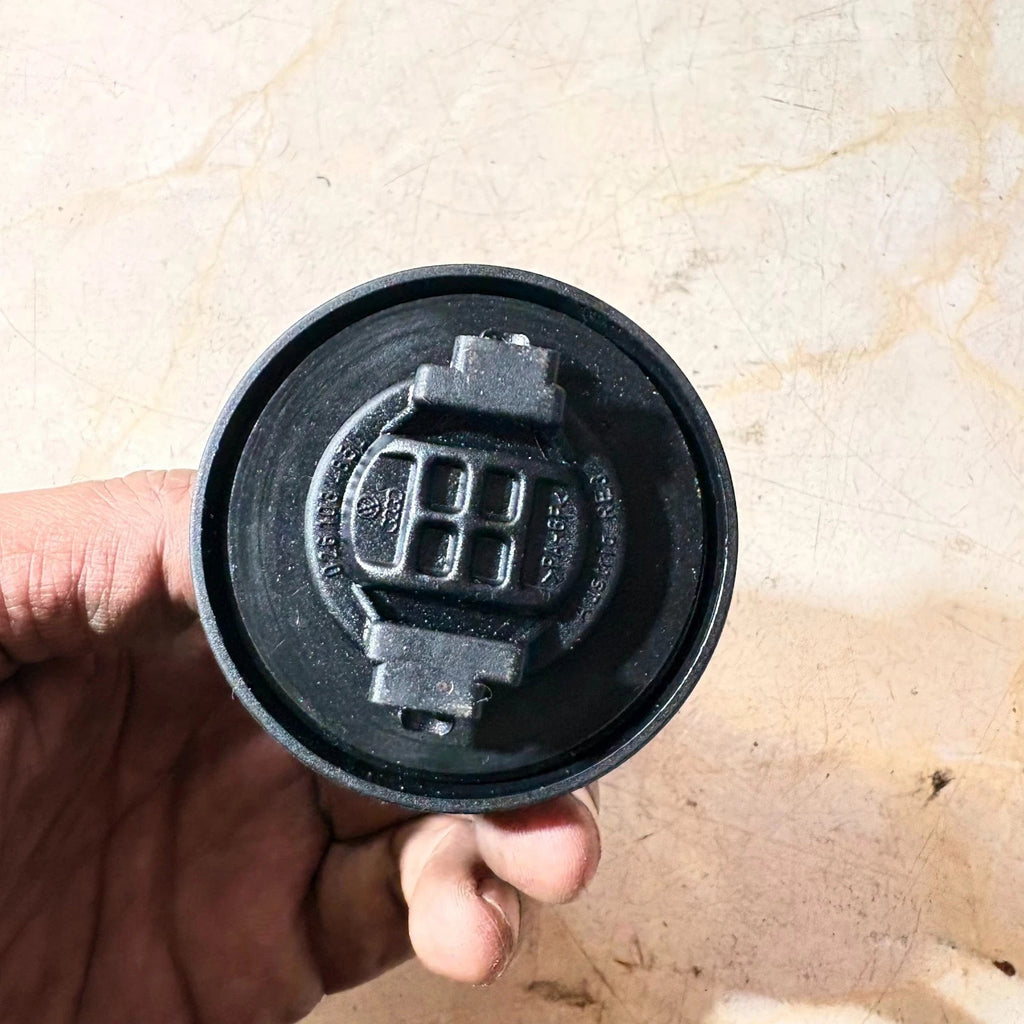 VOLKSWAGEN PASSAT AUDI A3 2004-2009 TDI OIL FILLER CAP 026103485L
