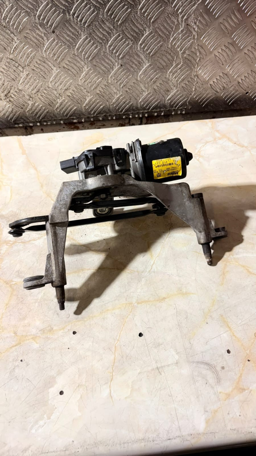 VW FOX FRONT WIPER MOTOR 2009