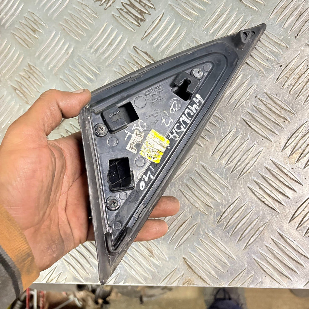 2017 HYUNDAI I40 EXTERIOR WING TRIM MOULDING TRIANGLE RIGHT DRIVER 86190-3Z000