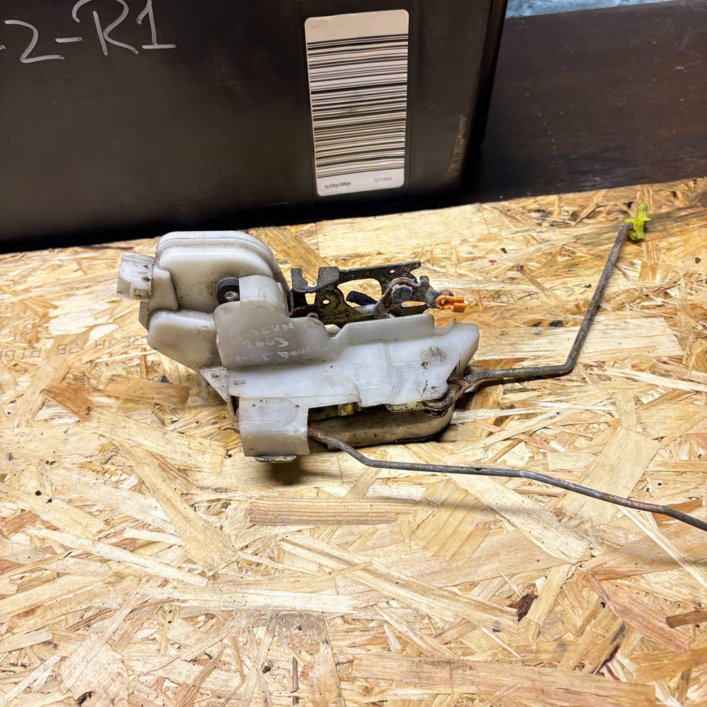 1999-2006 MITSUBISHI SHOGUN DOOR LOCK PASSENGER FRONT LEFT SIDE