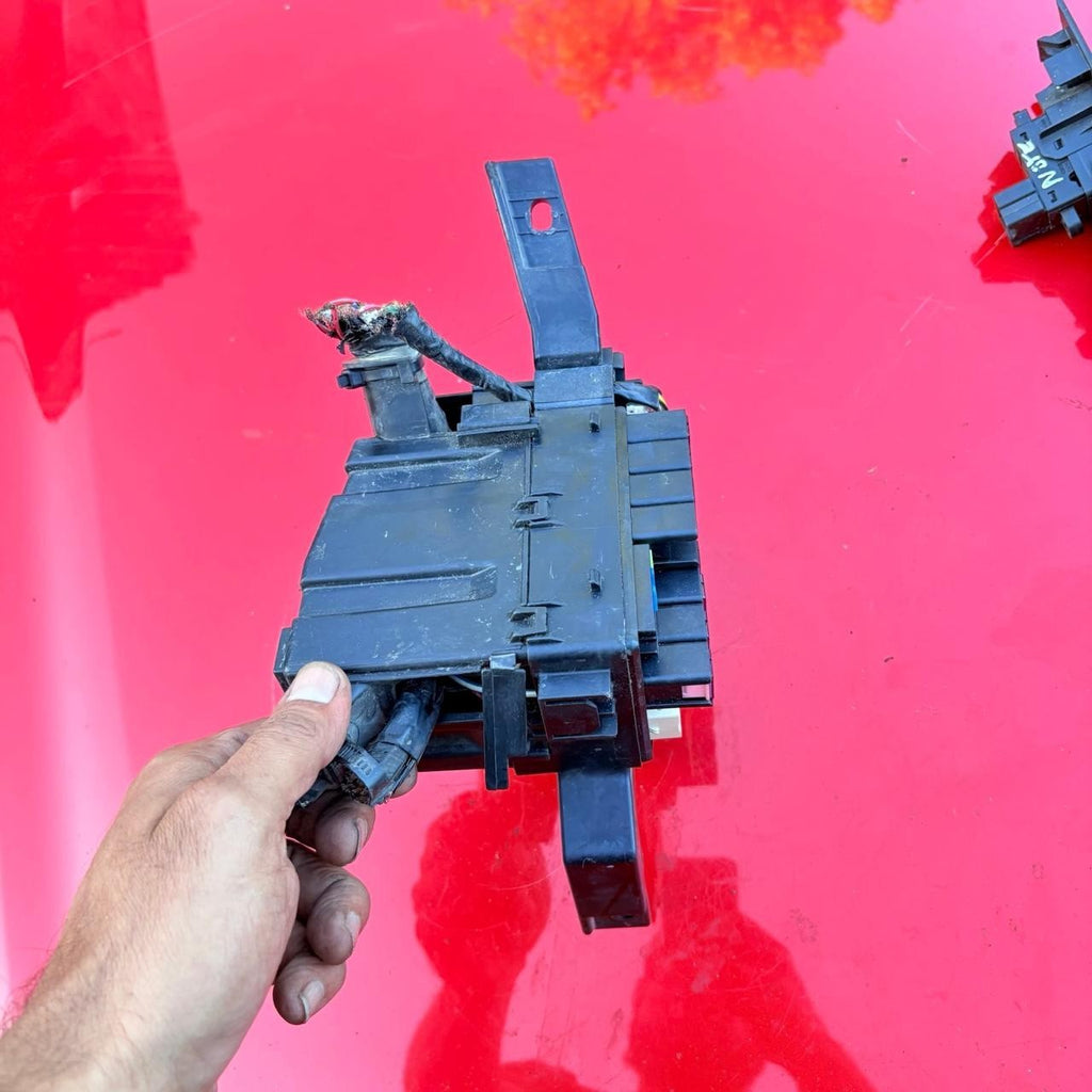 Suzuki SX4 Mk1 2010 Engine Bay Fuse Box Relay Junction Box Under Bonnet