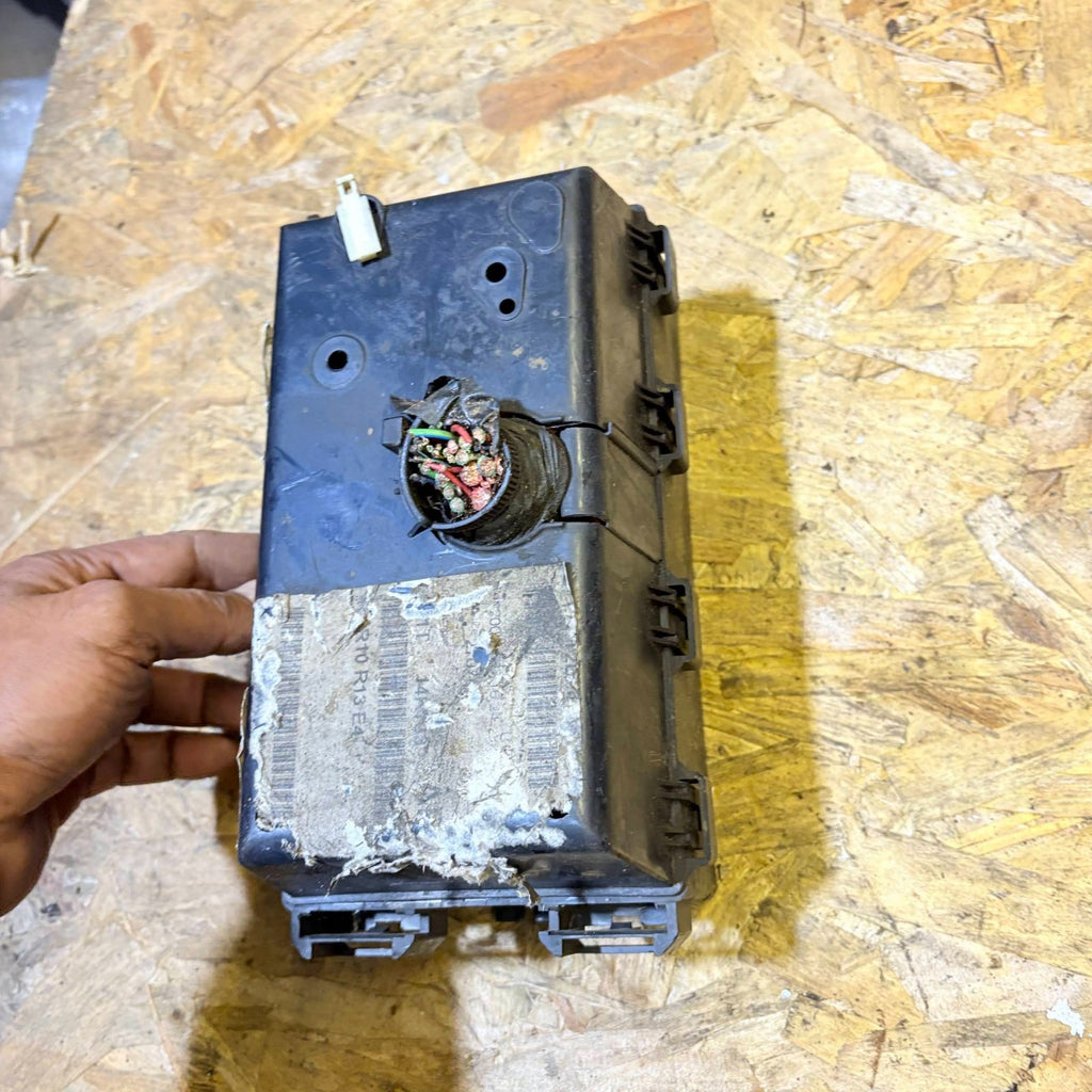 2004 FORD TRANSIT CONNECT FUSE BOX 518755202 2T1T-14A067-AD