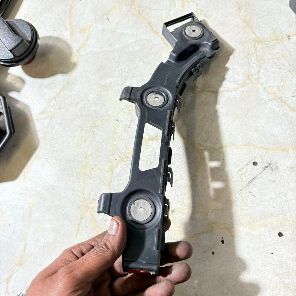 VAUXHALL ZAFIRA B REAR BUMPER MOUNTING BRACKET 13125036