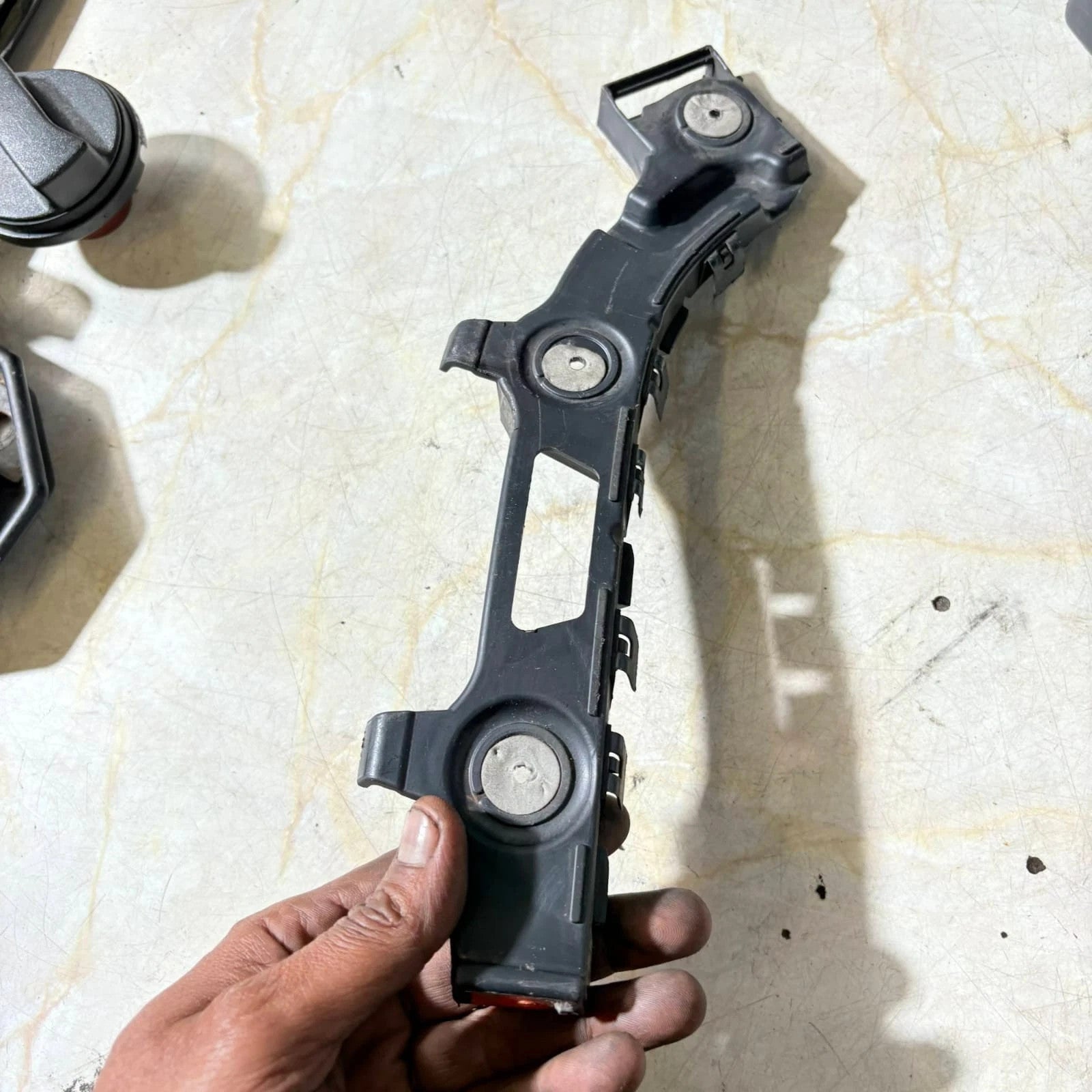 VAUXHALL ZAFIRA B REAR BUMPER MOUNTING BRACKET 13125036