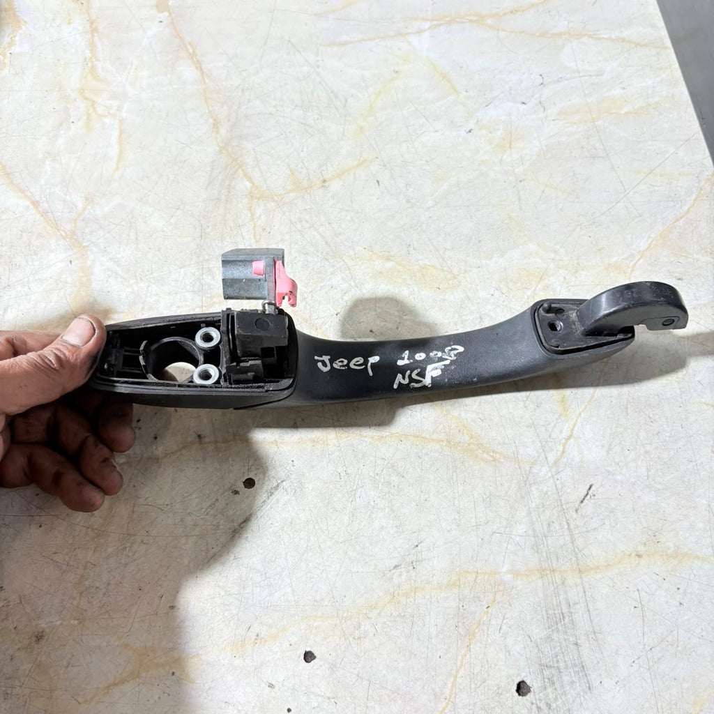 JEEP COMPASS PATRIOT 07-17 FRONT LEFT DOOR HANDLE KEYHOLE BEZEL COVER 05074189AG