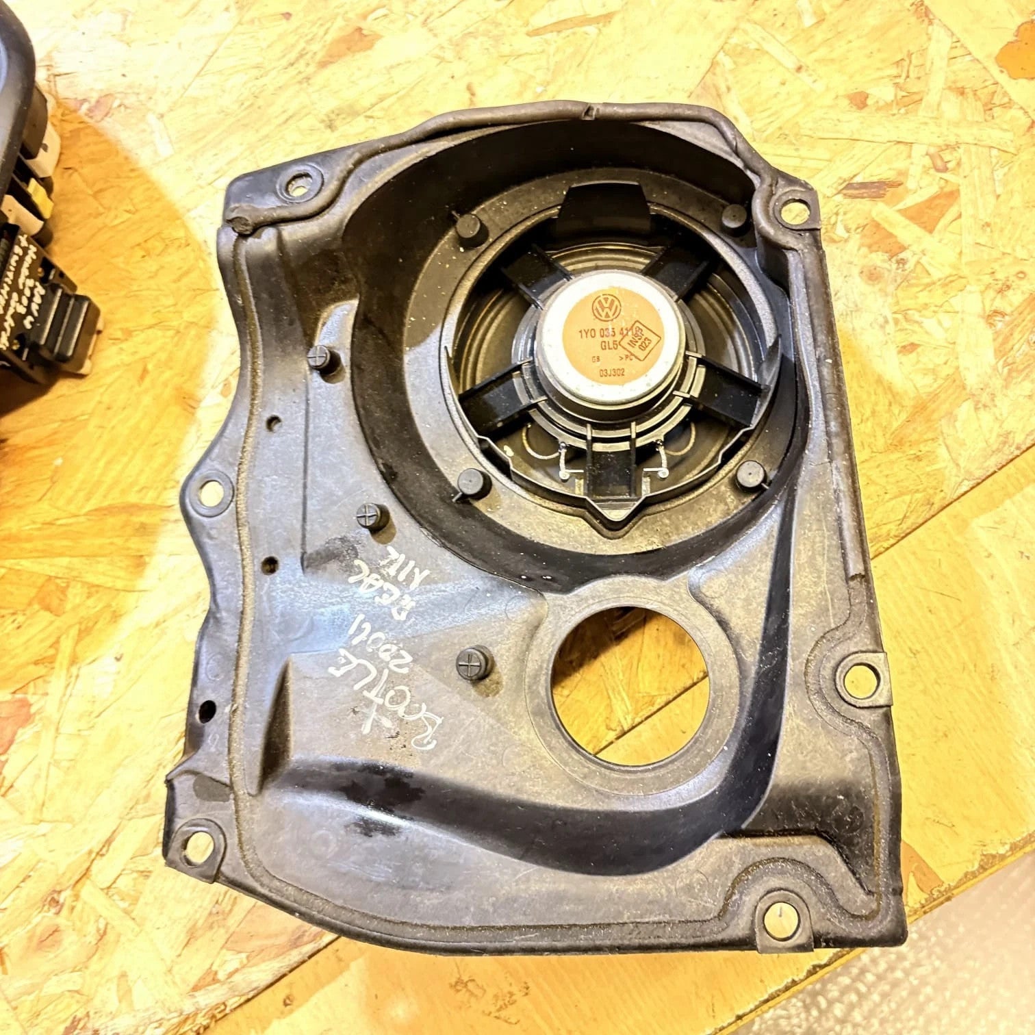 VW Beetle Convertible Rear Speaker, Plate & Module 1Y0090244C & 1y0035243J