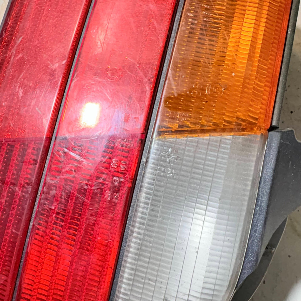 BMW E36 3 SERIES 4DR SALOON 1990-1998 RIGHT REAR TAIL LIGHT AMBER 63211387362
