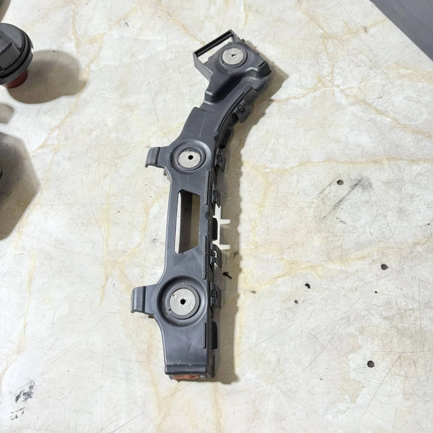 VAUXHALL ZAFIRA B REAR BUMPER MOUNTING BRACKET 13125036