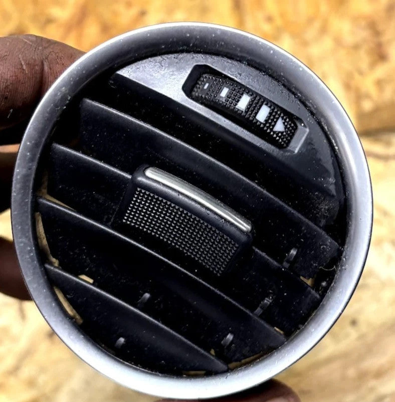 SEAT Exeo / Exeo ST 2009-2013 Dashboard Centre Air Vent Nozzle Grille 8H0820951