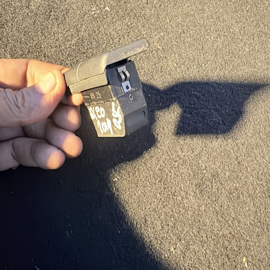 8e29621085pr Switch Central Locking Audi A4 DE587178-50-2019