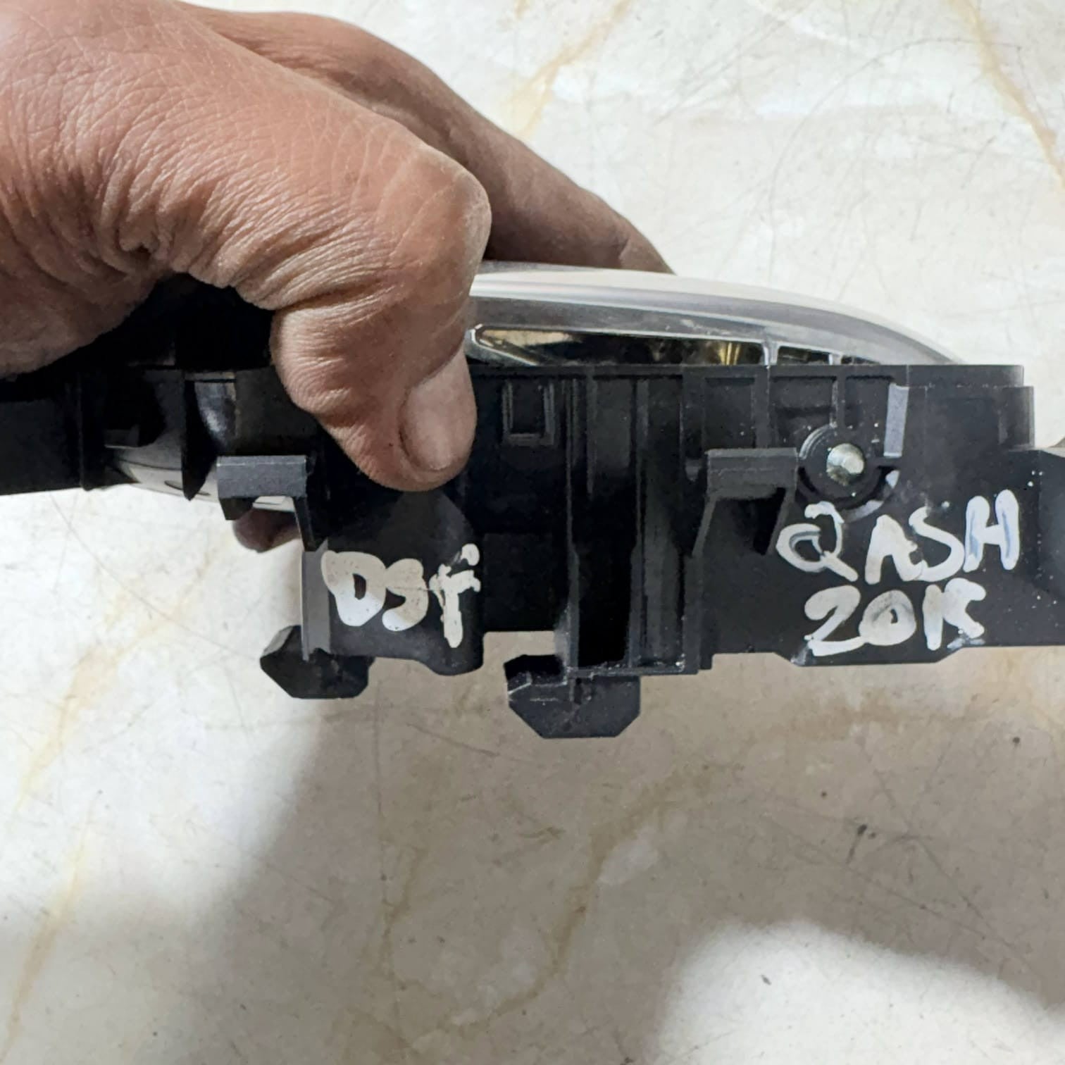 2013-2021 Nissan Qashqai drive side front right door interior handle 806704EA0A