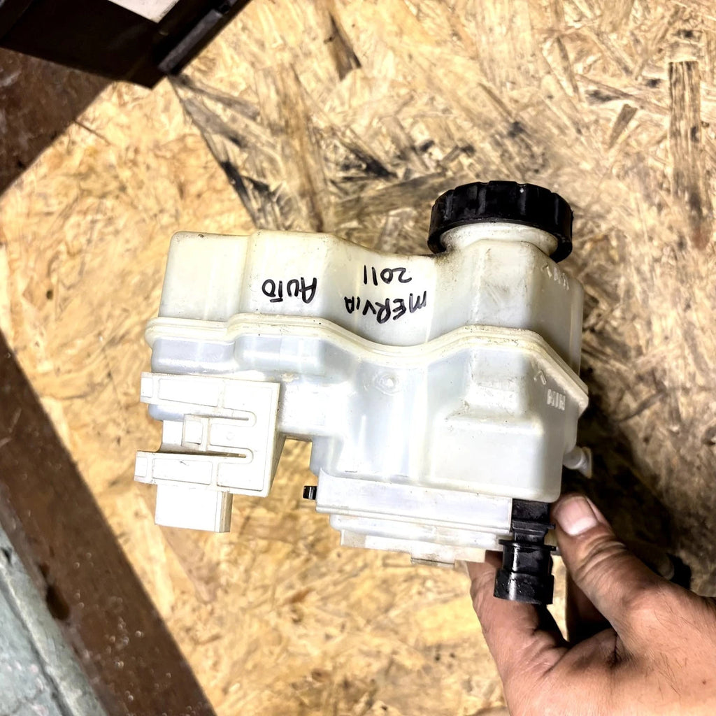 VAUXHALL MERIVA B MK2 1.4 2011 - BRAKE FLUID RESERVOIR 32666979
